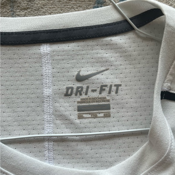 Nike Dri-Fit Player Short-Sleeve T-Shirt (White/Black) - XXL - Picture 2 of 3